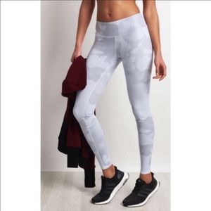 Alo Yoga White Camo Leggings Xxs 